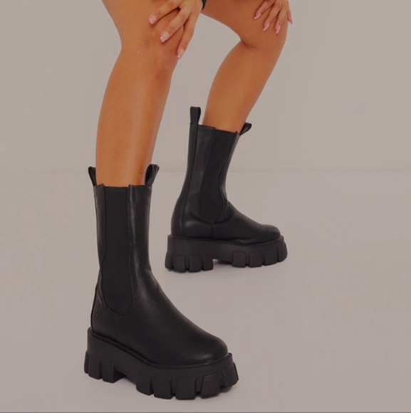 Extreme Chunky Sole Calf High Chelsea Boots - Picture 4 of 10